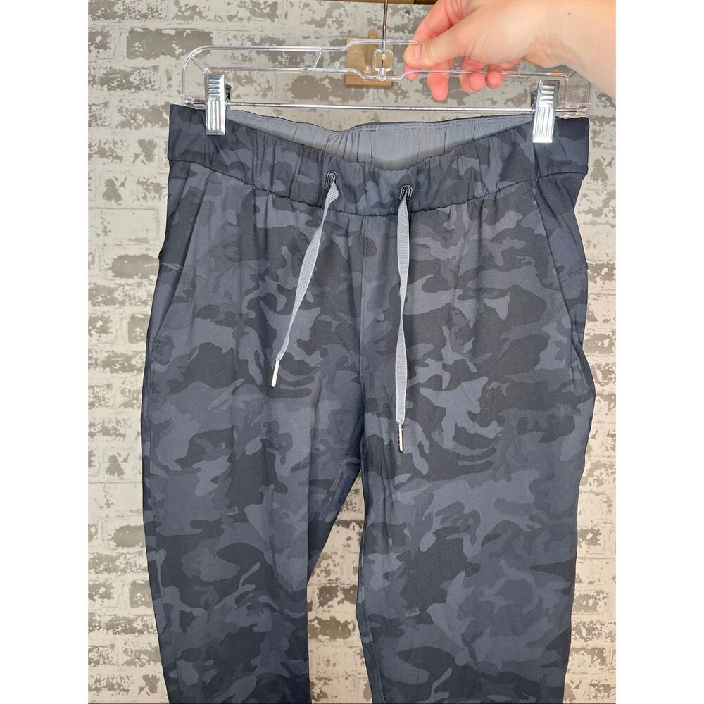 Lululemon | women 6 black camo sweat pants athletic